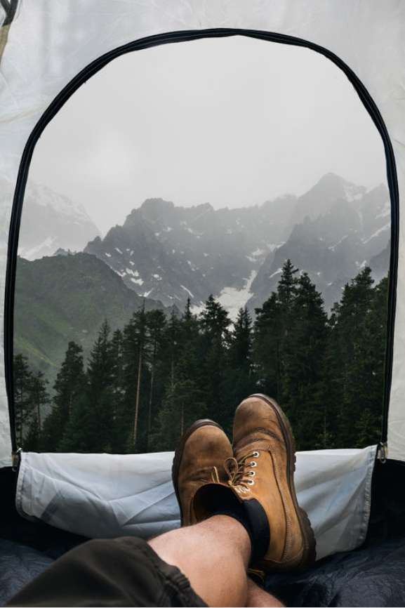 Wer mit dem Zelt auf den Gipfel will, klagt oben vielleicht über geschwollene Füße.