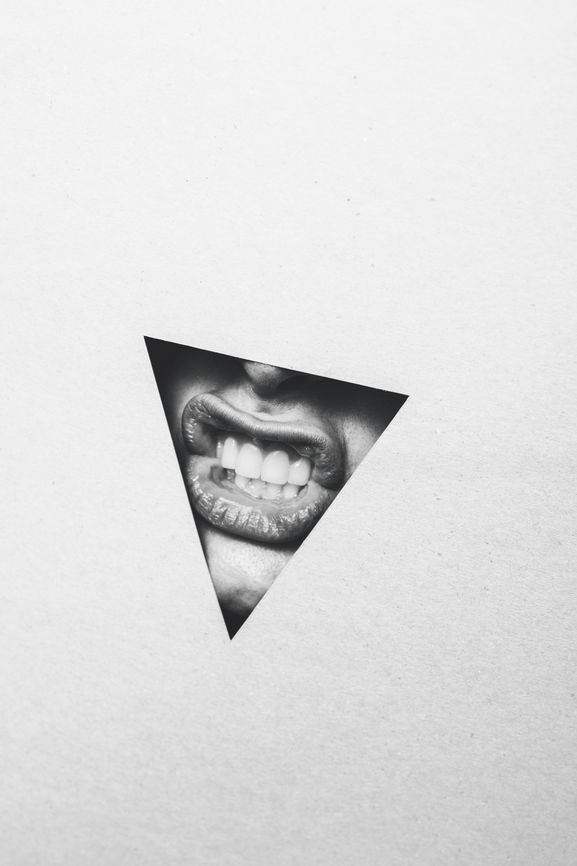 Was hilft, wenn sich weiße Zähne durch Lebensmittel verfärben?