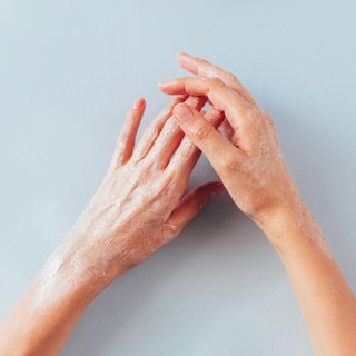 Falsche Händehygiene hat Folgen: Wie Sie die Übertragungschancen vom Coronavirus senken ohne Ihrer Haut zu schaden