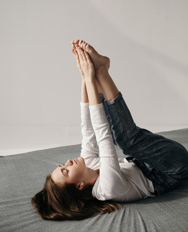 Yoga kann bei einem Reizdarm helfen.
