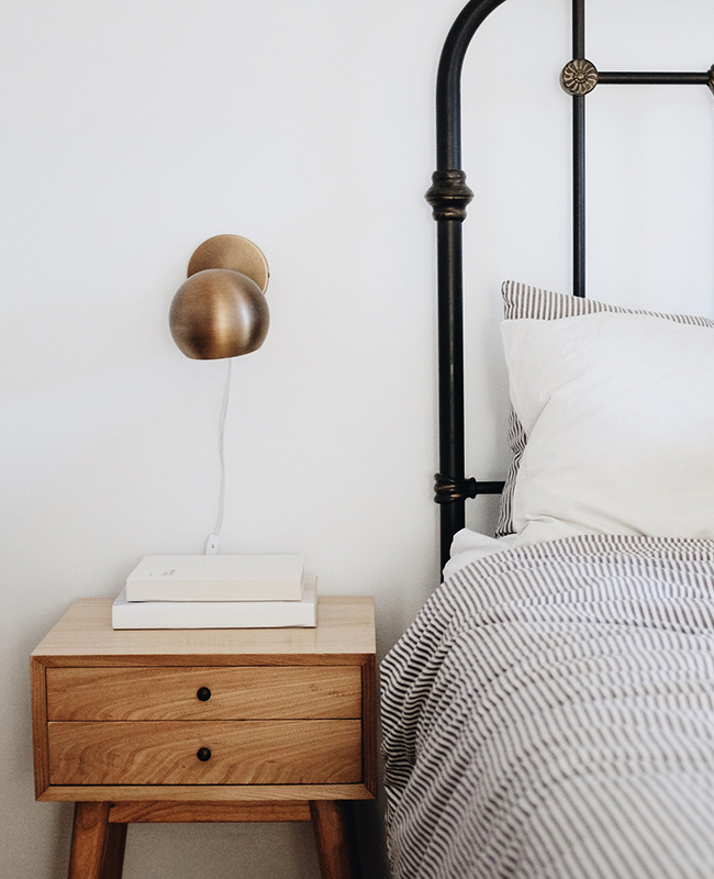 Im Bett, genauer in der Matratze, tummeln sich die Auslöser für die Hausstaubmilben-Allergie.